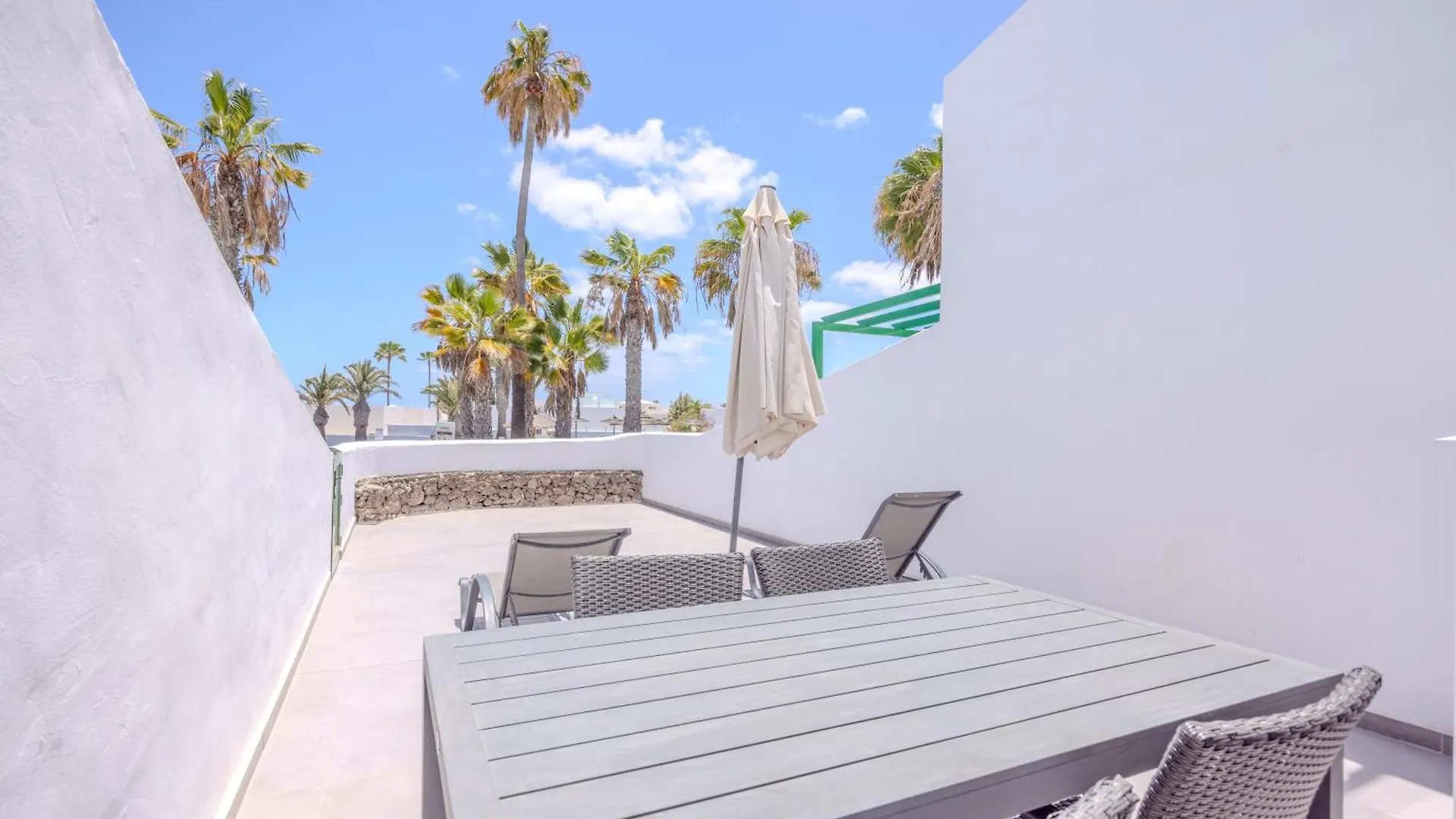Sea Breeze Two Bedroom Apartment Costa Teguise