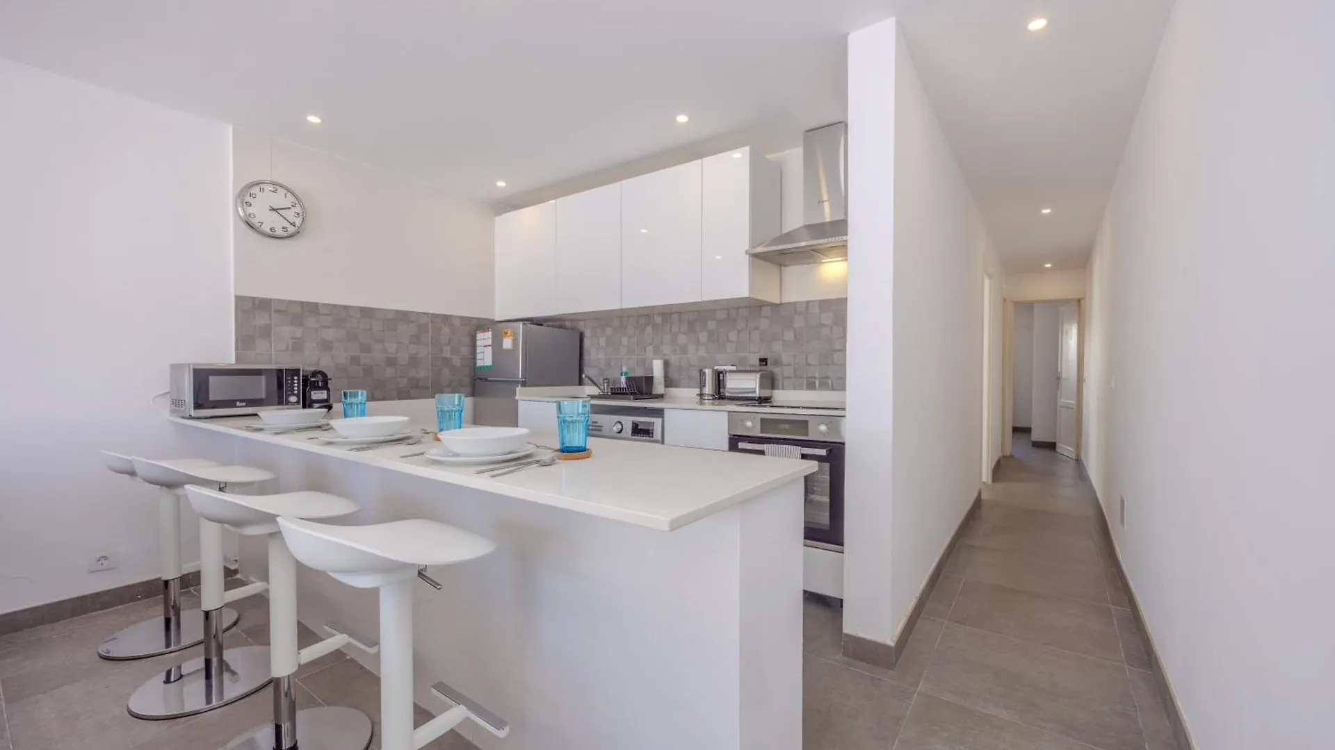 Sea Breeze Two Bedroom Apartment 科斯塔特吉塞
