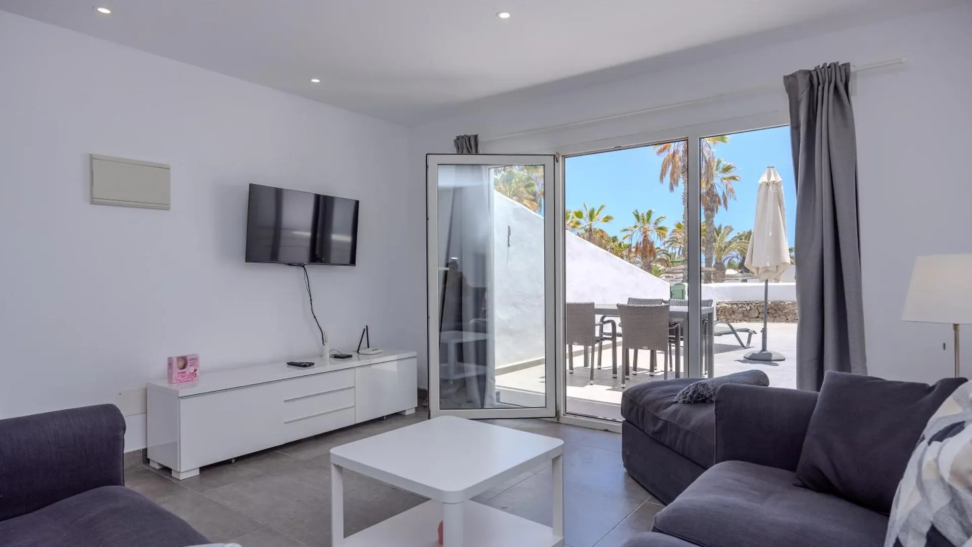 Sea Breeze Two Bedroom Apartment Costa Teguise