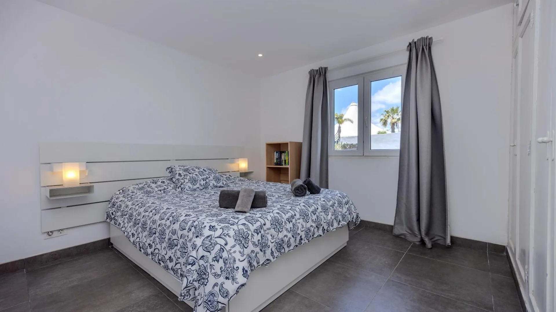 Sea Breeze Two Bedroom Apartment Costa Teguise