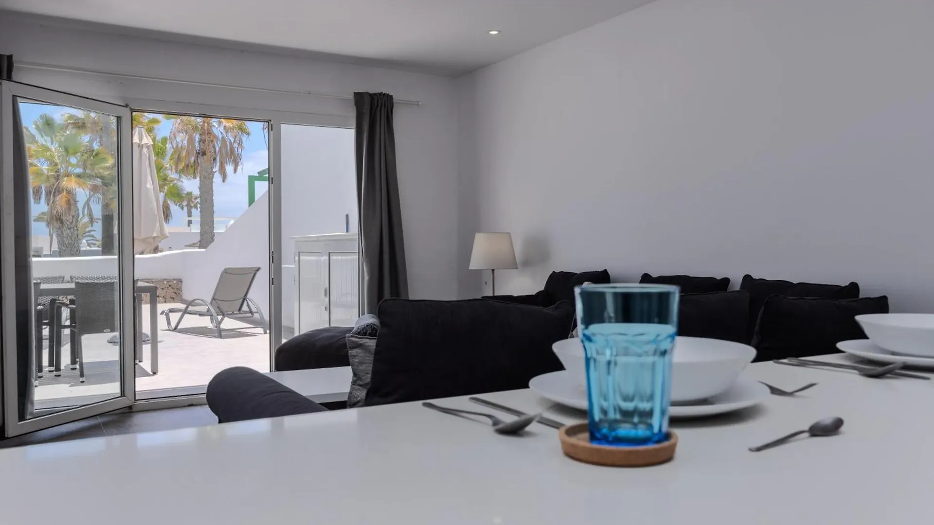 Sea Breeze Two Bedroom Apartment 科斯塔特吉塞