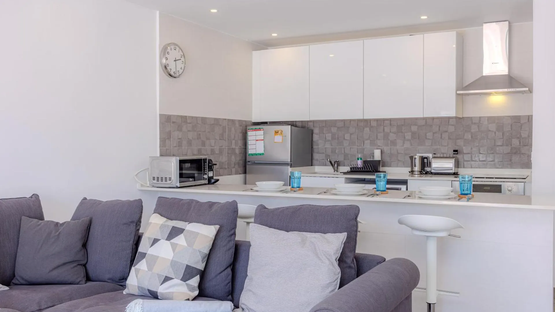 Sea Breeze Two Bedroom Apartment 科斯塔特吉塞
