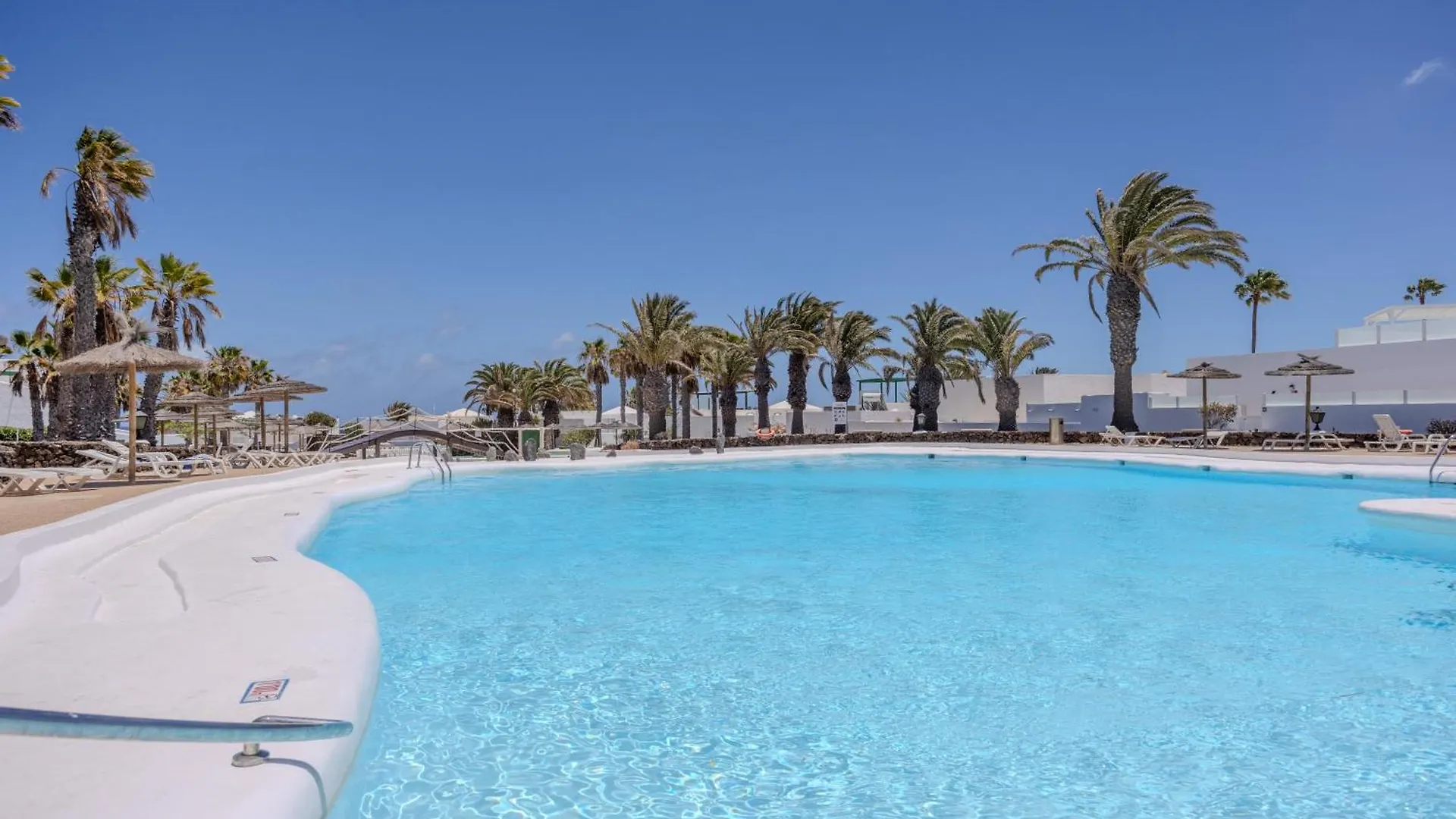 Sea Breeze Two Bedroom Apartment Costa Teguise